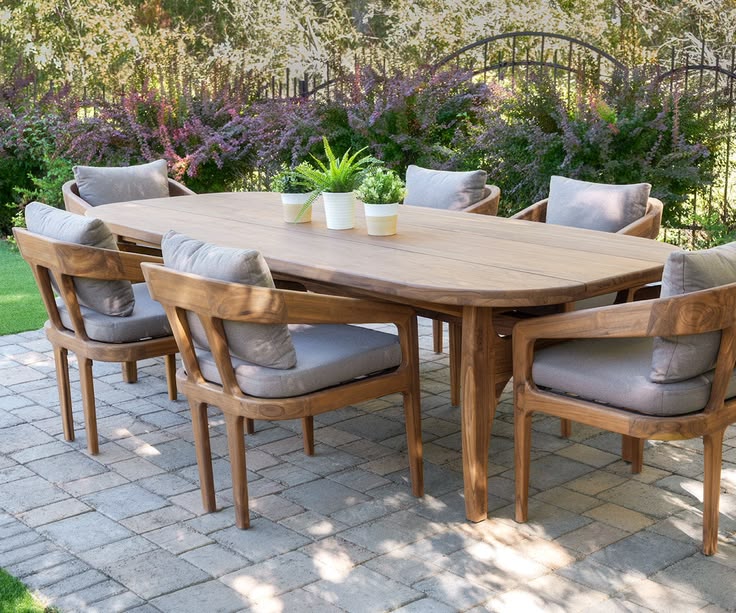 Teak Garden Furniture: a Perfect Combination of Comfort and Durability